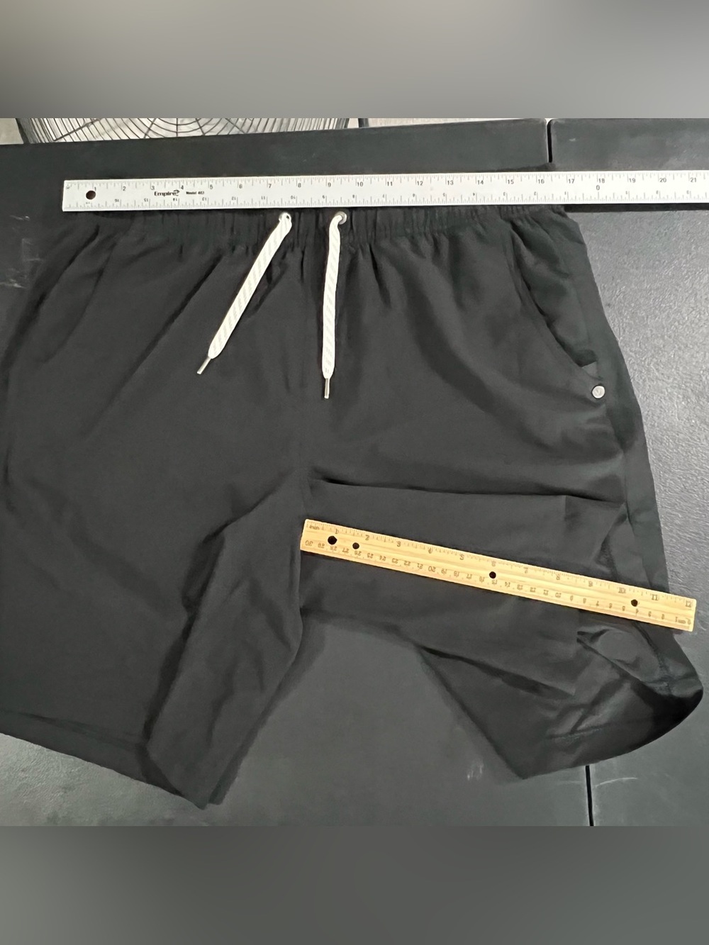 Vuori Kore Shorts 9 Inch Inseam Lined Mens Large Black V391 - Picture 6 of 8